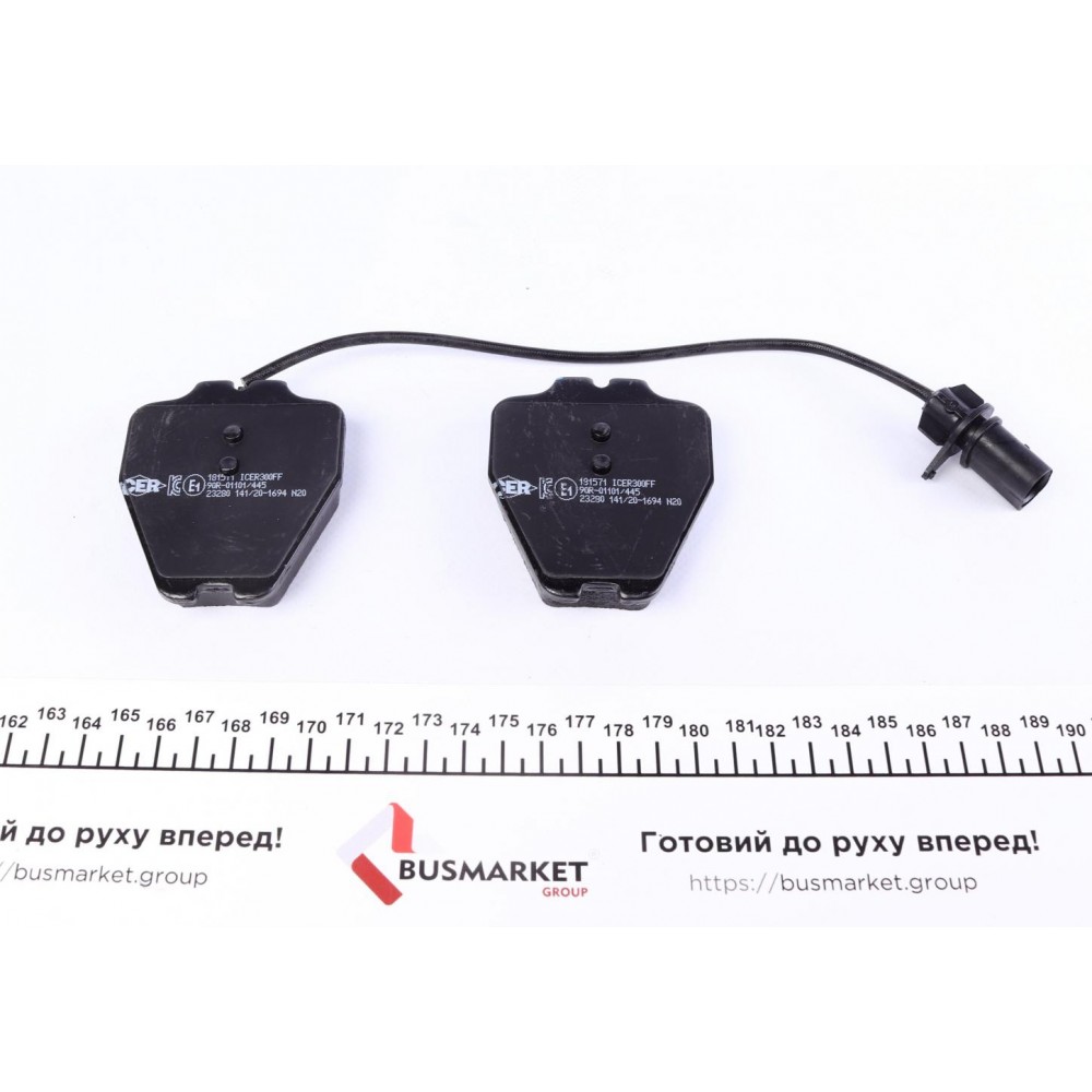 Колодки гальмівні (передні) Audi A4 97-01/A6 97-05/VW Passat B5 00-05/Phaeton 02-08 (+датчики)