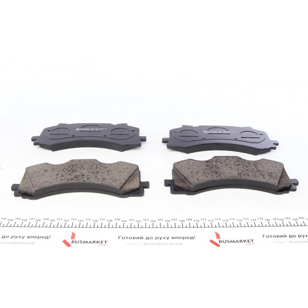 Колодки гальмівні (передні) Audi A6/A7/A8/Q7/Q8/VW Touareg 17- (Akebono) (з аксесуарами)