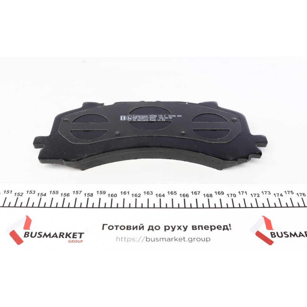 Колодки гальмівні (передні) Audi A6/A7/A8/Q7/Q8/VW Touareg 17- (Akebono) (з аксесуарами)