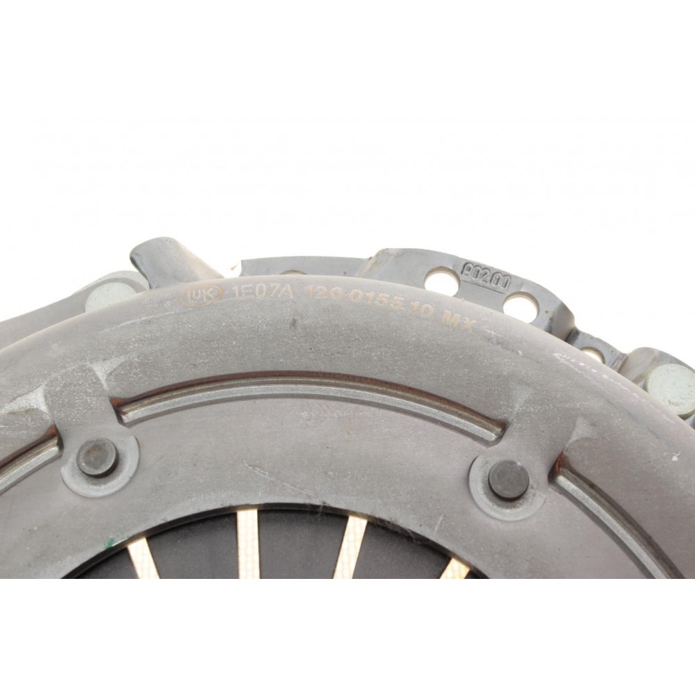 Комплект зчеплення Mitsubishi Carisma 1.6 95-06 (d=200mm) (+вижимний)