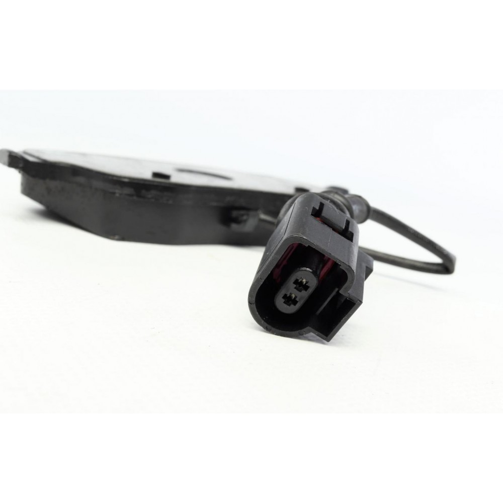 Колодки гальмівні (передні) Seat Ibiza/VW Polo 01-09/Skoda Fabia 99-14/Roomster 06-15 (+датчик)