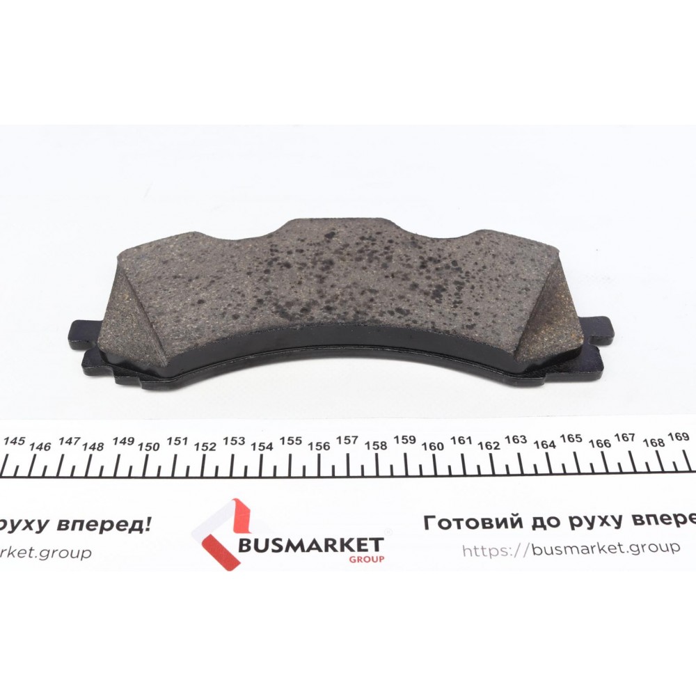 Колодки гальмівні (передні) Audi A6/A7/A8/Q7/Q8/VW Touareg 17- (Akebono) (з аксесуарами)