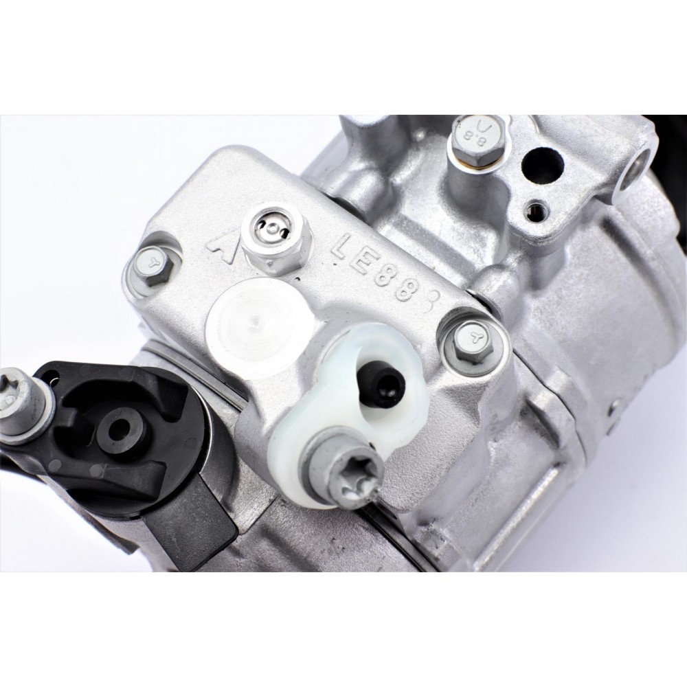 Компресор кондиціонера VW T5 2.0TDI 15- (упаковка Denso)