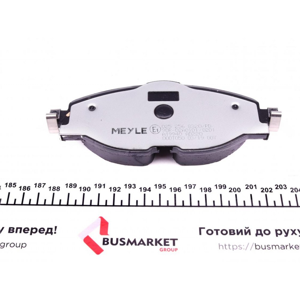 Колодки гальмівні (передні) VW Caddy IV/Golf VII/Passat B8/Skoda Octavia/Seat Leon 12- (з датчиком)