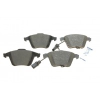 Колодки гальмівні (передні) Audi A4 03-09/A6/A8 03-11/Seat Exeo 08-13 (+датчики)