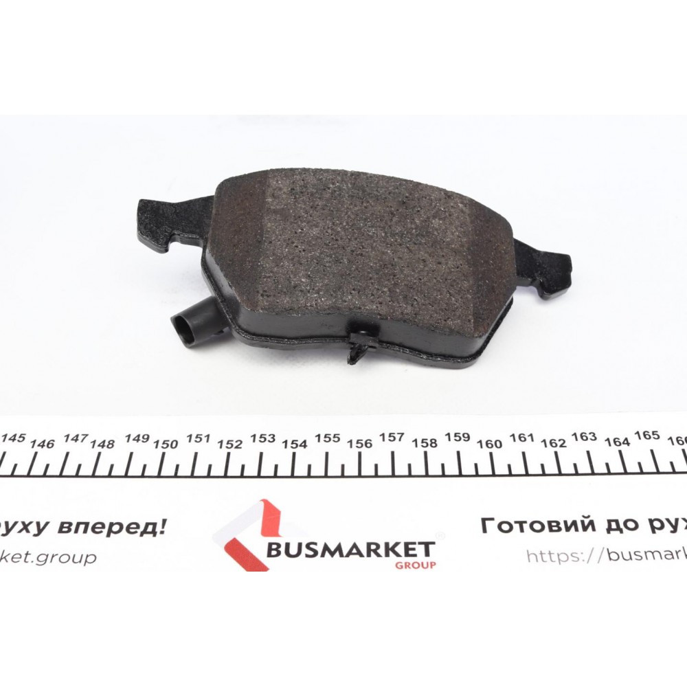 Колодки гальмівні (передні) Audi A4/A6 95-/VW Passat 00-05- (з датчиками)(з низьким продукуванням пилу)