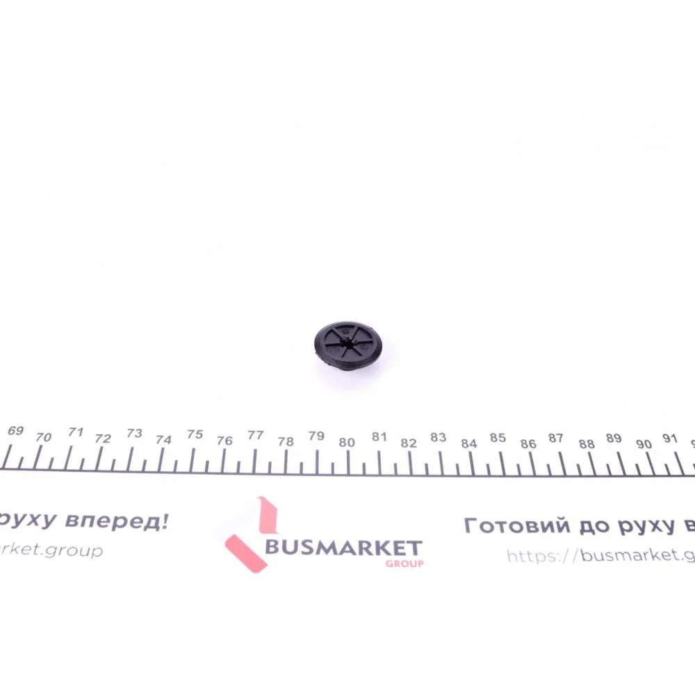 Гайка пластикова для кріплення деталей кузова